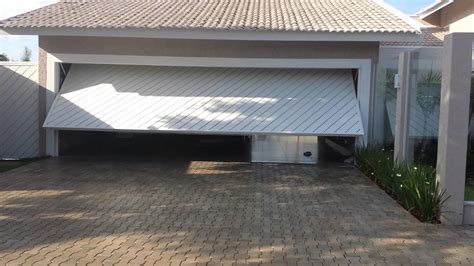 Portao Basculante Para Garagem - Descubra as Vantagens do Portão de Garagem Automático Basculante ...