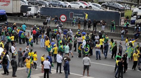 Brasil Crecen Los Bloqueos De Rutas Mientras Bolsonaro Sigue En Silencio