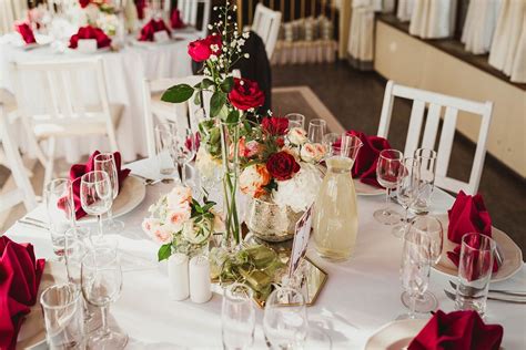 Wedding Decor With Red And Roses Creative Commons Bilder