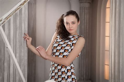 1080P MetArt Brunette Piano MetArt Magazine Dress HD Wallpaper