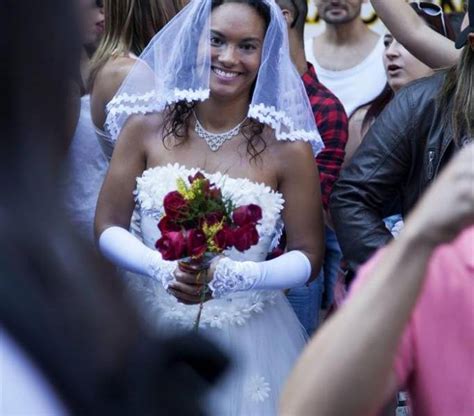El Desfile Del Orgullo Gay Inunda Sao Paulo De Color