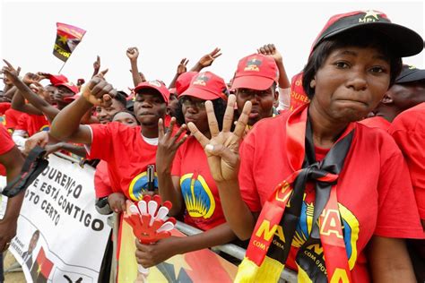 Militantes Do Mpla Celebram Vit Ria Nas Urnas Estamos Juntos