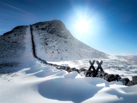 Winter in the Mourne Mountains [OC] [4852x3640] : r/ExposurePorn