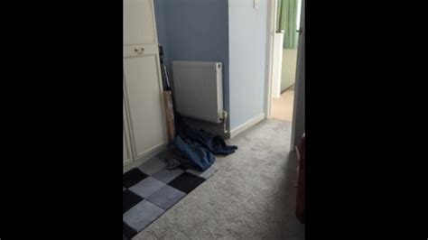 卧室门打开完全赤身裸体几乎被抓住 Pornhub Gay