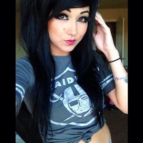 Pin By ༒ M4rg4r3t ༒ On ꜱᴄᴇɴᴇᴄᴏʀᴇ Scene Girl Fashion Scene Hair Girl