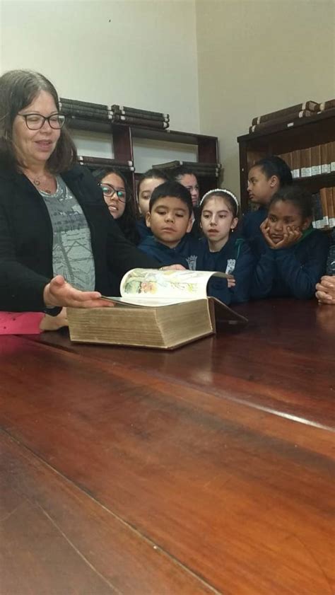 Alunos as do 4º ano da EMEF São João Batista visitaram a Biblioteca