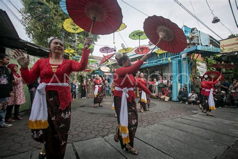 KAMPUNG KAUMAN FASHION MENARI | ANTARA Foto
