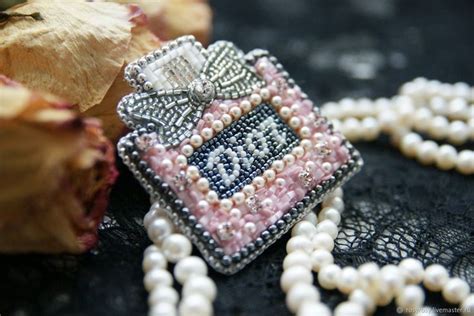 Брошь из бисера 'Miss D' вышитая брошь париж – купить в интернет ...