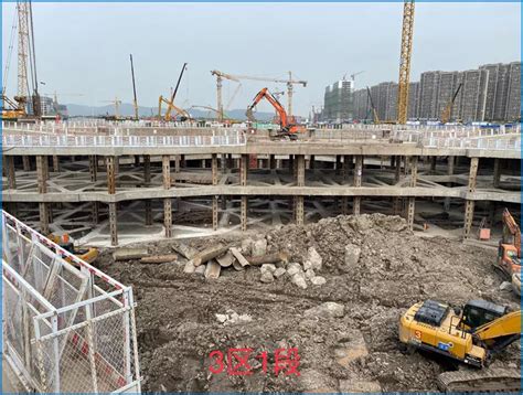 南京江北国家级新区中心区超大型地下空间一期建设工程高性能混凝土研究：绿地金融中心500米超高层建筑厚大底板成功浇筑完成