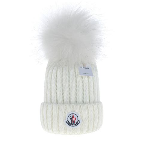 Шапка MONCLER купить на OZON по низкой цене (1703232611)
