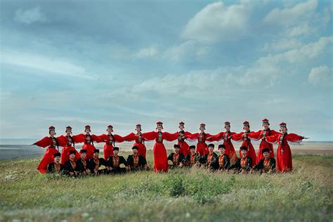 Государственный академический ансамбль песни и танца Калмыкии «Тюльпан ...