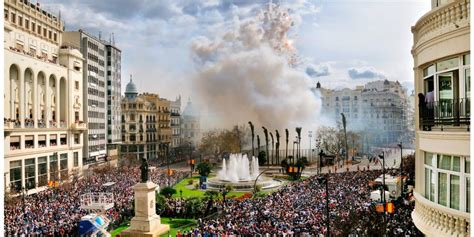 Mascletà de las Fallas Valencia Go