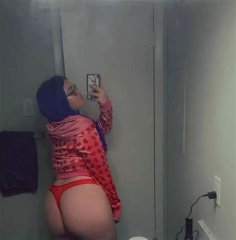 Feeling Cheeky Nudes Emogirls NUDE PICS ORG