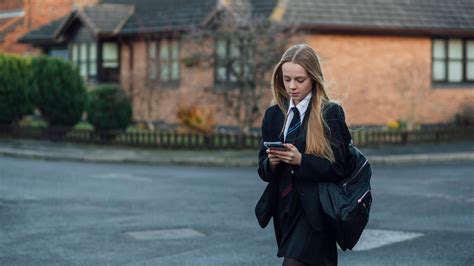Une P Tition Pour Retirer Les Uniformes Scolaires Des Sex Shops Lanc E Par Des Lyc Ennes Anglaises