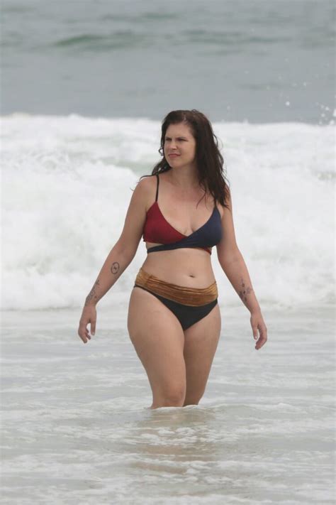 10 Hot Sexy Carolinie Figueiredo Bikini Pics