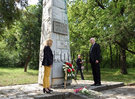 60-годишнината от смъртта на Пеньо Пенев почетоха в Димитровград ...