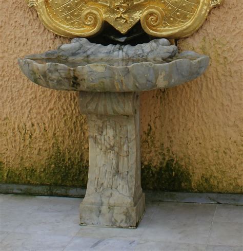 Раковины на кронштейнах (две), Санкт-Петербург, г. Петергоф, Дворцово ...