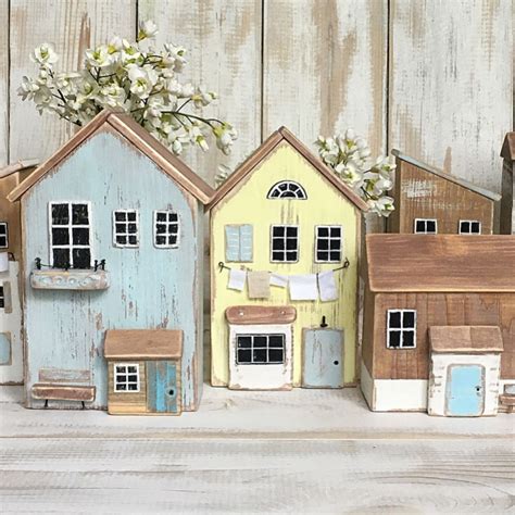 Деревянные домики для декора интерьера - 80 фото