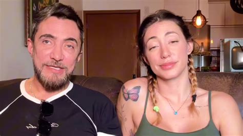 Influenciadora Grava V Deo Respondendo D Vidas Ap S Anunciar Que Pai Gay N O Sou Adotada