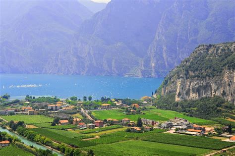 Italy S Most Beautiful Lakes In Photos