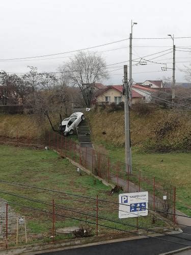 Cluj Accident L Ng Podul Ira Un Sofer Viteaz A Zburat De Pe Drum