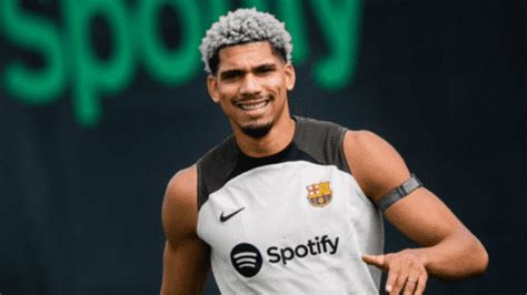 Ronald Araújo recibió una noticia que hace sonreír al Barcelona y a