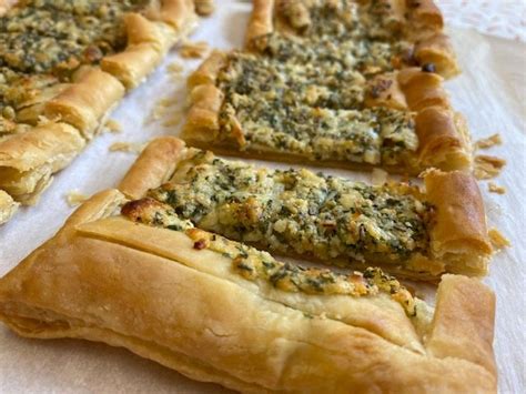 Delicious Puff Pastry Appetizer With Cheese And Garlic Yeyfood