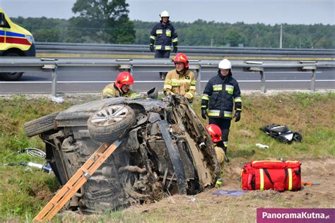 Wypadek Na Autostradzie Samoch D Wypad Z Jezdni