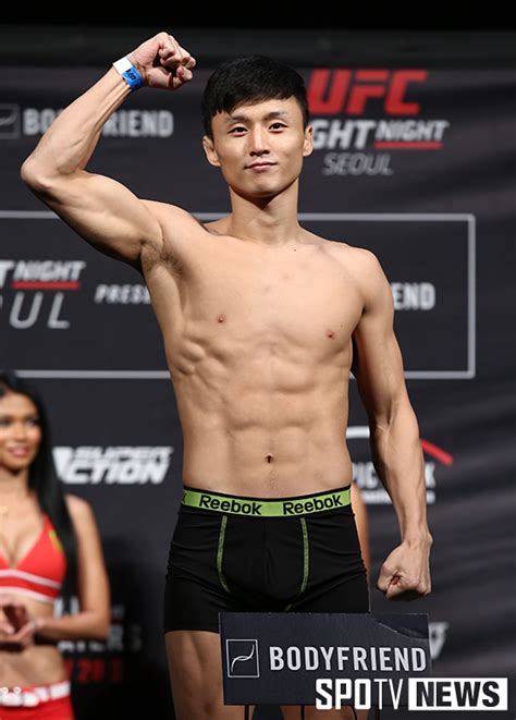 [UFC 영상] 최두호, 파이터 본능 뽐내며 계체량 통과