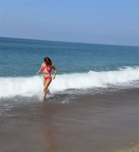 Urbańska pozuje w bikini Co za ciało Pudelek