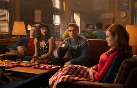 See The Riverdale Cast Go Back To The 50s In Season 7 | GIANT FREAKIN ROBOT