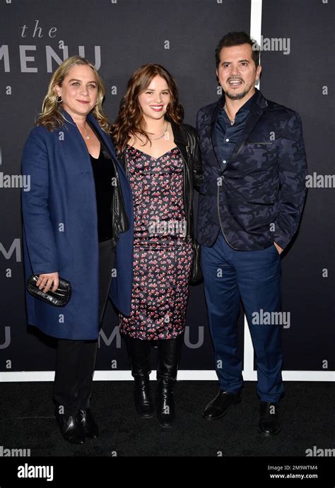 John Leguizamo, right, poses with his wife Justine Maurer and daughter