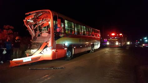 Acidente entre dois ônibus deixa vários feridos na PR 180 no