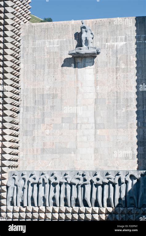 Los Ap Stoles Escultura De Jorge Oteiza A La Entrada Del Santuario