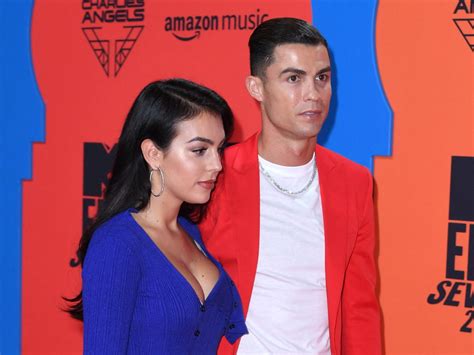 Cristiano Ronaldo Sa Compagne Georgina Rodriguez D Voile Un