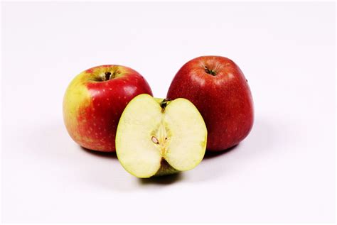 red apples   sliced green apple  white background high