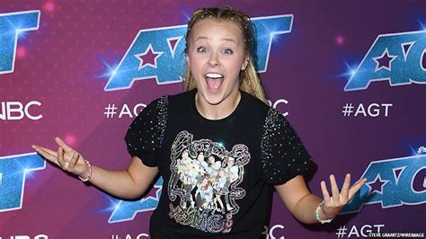 JoJo Siwa Reveals Which Celebs Sparked Her Gay Awakening Out Magazine LGBTQ Breaking News