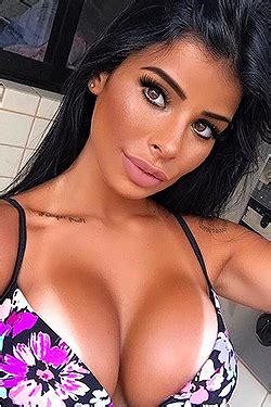 Gorgeous Brunette Met Art Nude Photo Gallery Morazzia