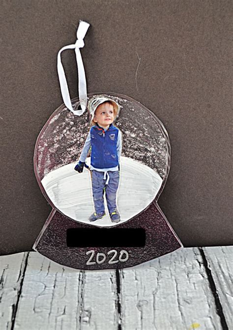 DIY Snowglobe Photo Ornaments Hezzi D S Books And Cooks