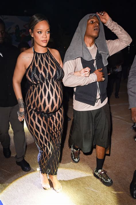 Rihanna Im Naked Dress Ihr Bisher Ikonischster Schwangerschafts Look