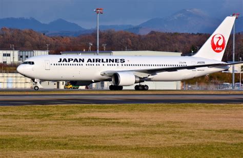 日本航空 Boeing 767 300 Ja8398 函館空港 航空フォト By Dojalanaさん 撮影2013年12月05日