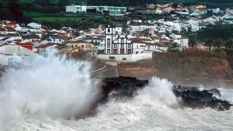 A Ores Sob Aviso Amarelo Por Causa Da Chuva E Agita O Mar Tima