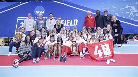 Arkansas Wins Ncaa Indoor Championship Breaks World Record In 4 X 400