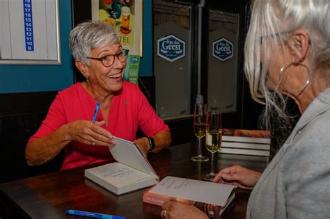 Ex Juf Resi Van Klarinet Schrijft Boek Van Mantelzorger Naar