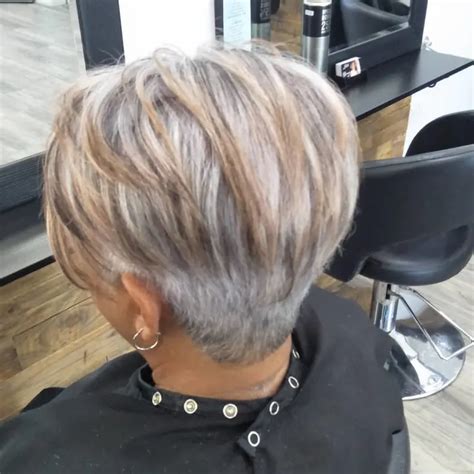 Quelle Couleur De Mèches Sur Cheveux Blancs Découvrez Ces 9 Idées De