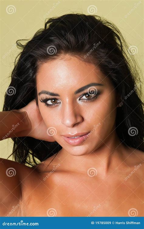 Latina Imagen De Archivo Imagen De Negro Pelo Encantador