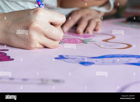 Vue D Taill E De La Main D Une Jeune Tudiante De L Universit De Latina Une Tudiante En