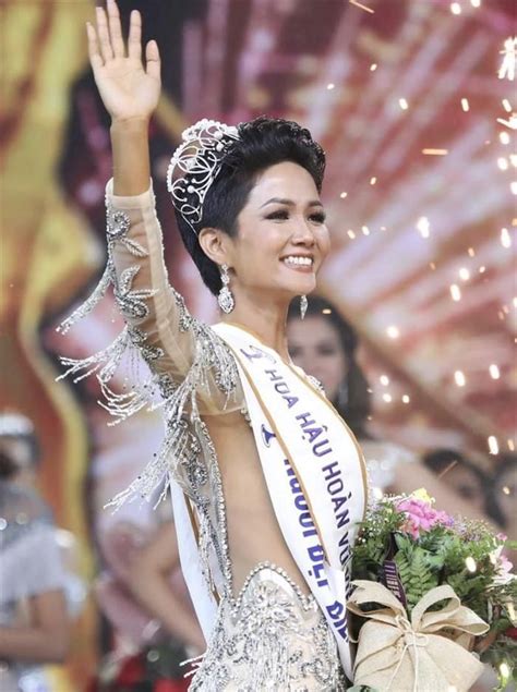 H Hen Niê diện bikini nhỏ xíu tự tin tạo dáng giữa trời tuyết lạnh giá Tạp chí Doanh Nghiệp