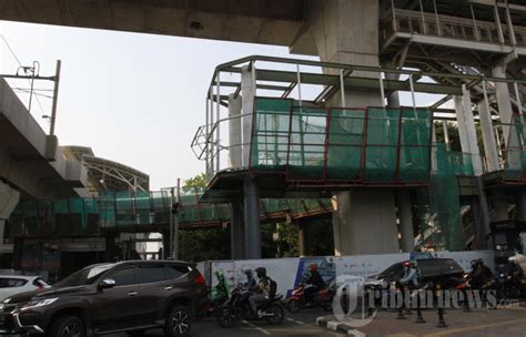 Pembangunan Skybridge Untuk Integrasi Halte Trans Jakarta Foto