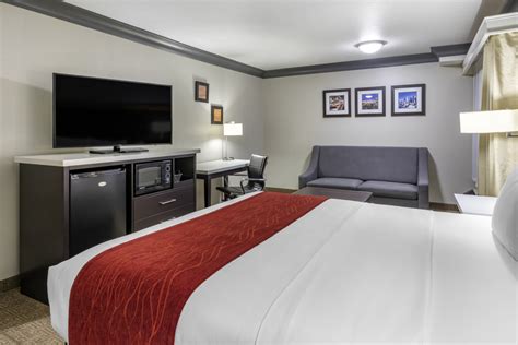 King Bed Whirlpool Suite Ns At The Comfort Inn And Suites North Hollywood